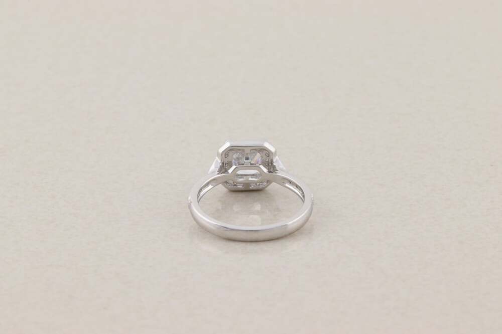 Sterling Silver Sparkly Cubic Zirconia Ring Engagement Ring Size 8 1/4 - Picture 7 of 8